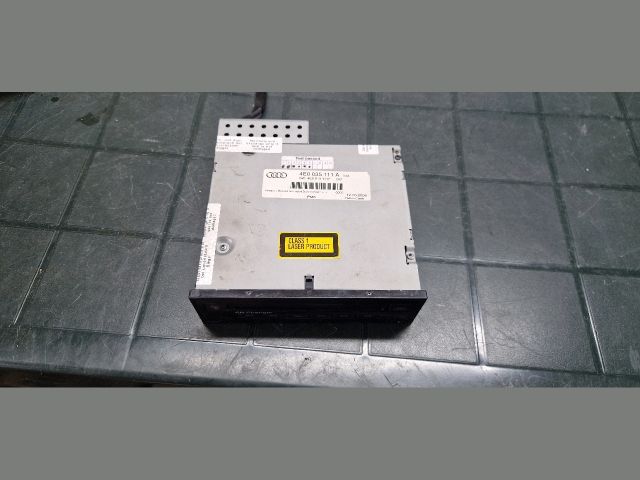 bontott AUDI A6 C6 CD / DVD Tár