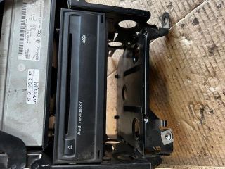 bontott AUDI A6 C6 CD / DVD Tár