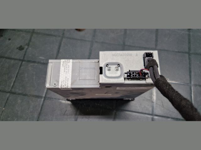 bontott AUDI A6 C6 CD / DVD Tár