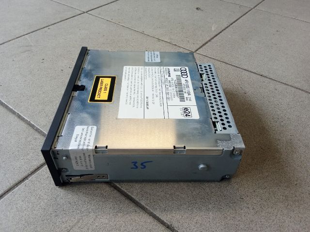 bontott AUDI A6 C6 CD / DVD Tár