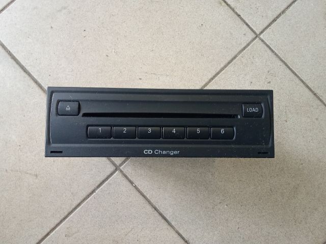 bontott AUDI A6 C6 CD / DVD Tár