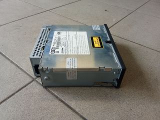 bontott AUDI A6 C6 CD / DVD Tár