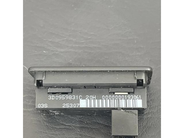 bontott AUDI A6 C6 Csomagtér Nyitó Kar / Gomb