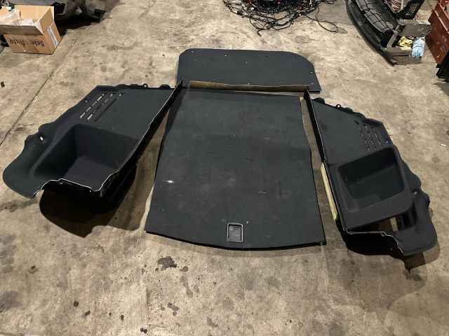 bontott AUDI A6 C6 Csomagtérajtó Kárpit