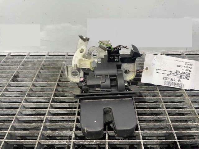 bontott AUDI A6 C6 Csomagtérajtó Ütköző