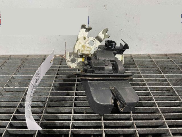 bontott AUDI A6 C6 Csomagtérajtó Ütköző