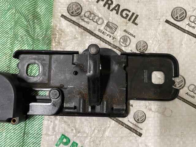 bontott AUDI A6 C6 Csomagtérajtó Zárszerkezet