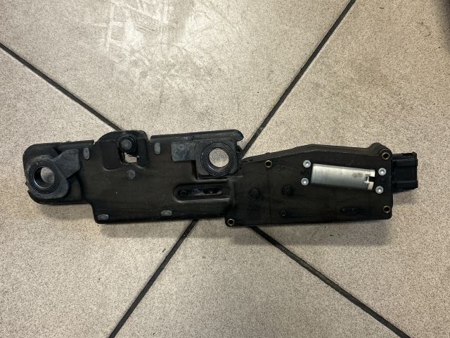 bontott AUDI A6 C6 Csomagtérajtó Zárszerkezet