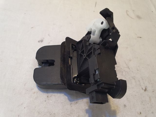 bontott AUDI A6 C6 Csomagtérajtó Zárszerkezet