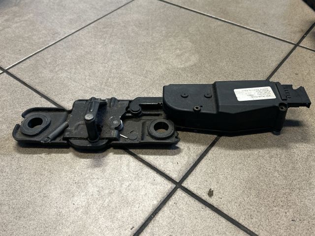 bontott AUDI A6 C6 Csomagtérajtó Zárszerkezet