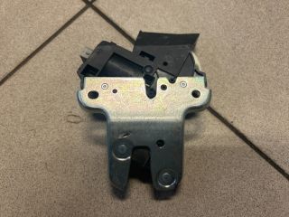 bontott AUDI A6 C6 Csomagtérajtó Zárszerkezet