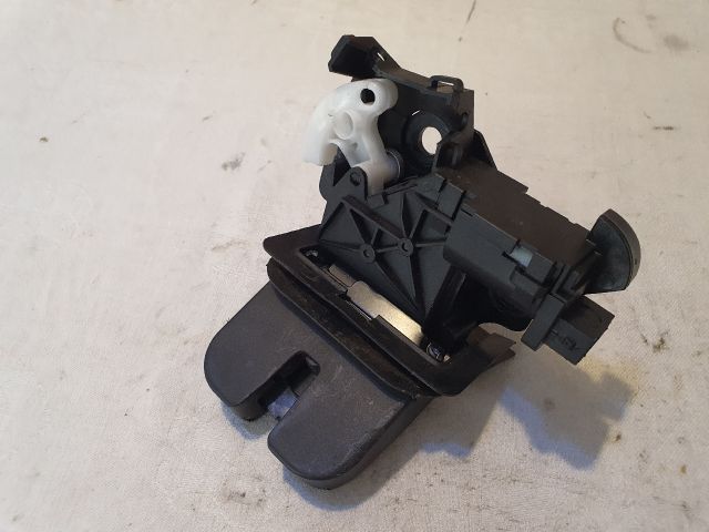 bontott AUDI A6 C6 Csomagtérajtó Zárszerkezet