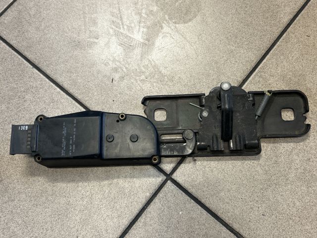 bontott AUDI A6 C6 Csomagtérajtó Zárszerkezet