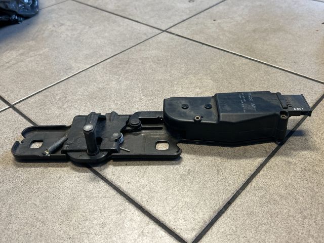 bontott AUDI A6 C6 Csomagtérajtó Zárszerkezet