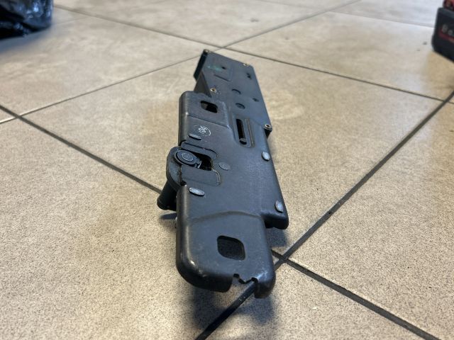 bontott AUDI A6 C6 Csomagtérajtó Zárszerkezet