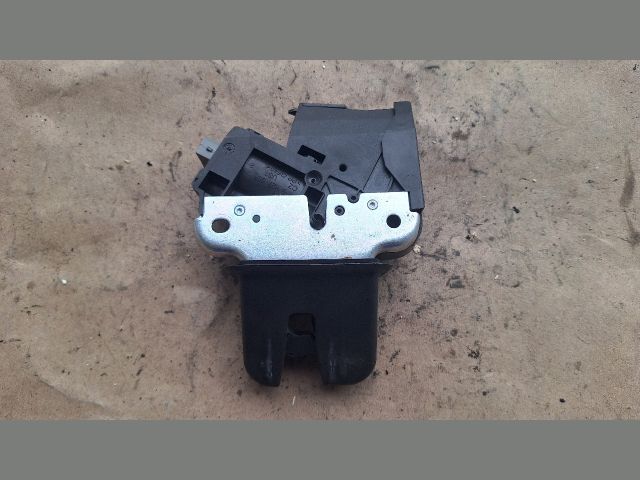 bontott AUDI A6 C6 Csomagtérajtó Zárszerkezet