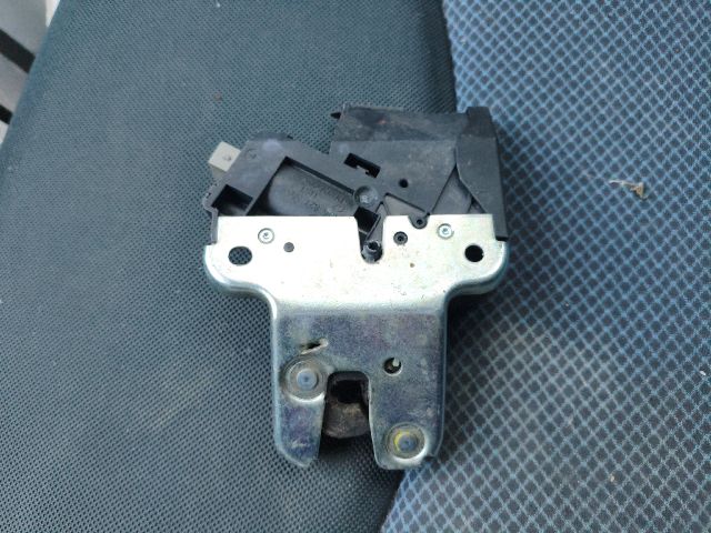 bontott AUDI A6 C6 Csomagtérajtó Zárszerkezet