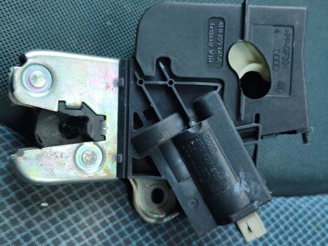 bontott AUDI A6 C6 Csomagtérajtó Zárszerkezet