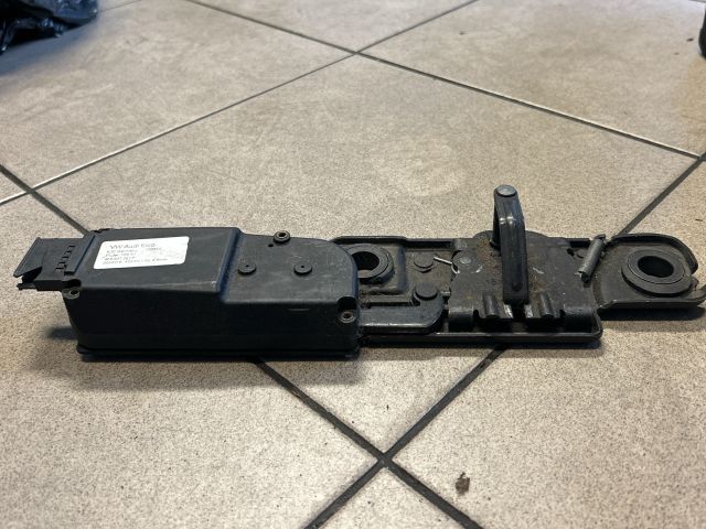 bontott AUDI A6 C6 Csomagtérajtó Zárszerkezet