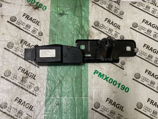 bontott AUDI A6 C6 Csomagtérajtó Zárszerkezet