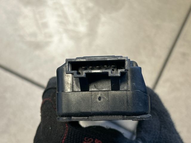 bontott AUDI A6 C6 Csomagtérajtó Zárszerkezet