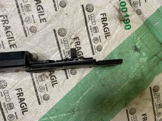 bontott AUDI A6 C6 Csomagtérajtó Zárszerkezet