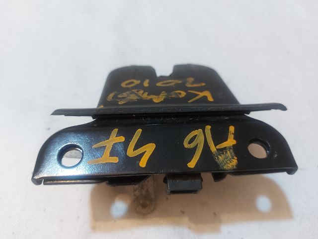 bontott AUDI A6 C6 Csomagtérajtó Zárszerkezet