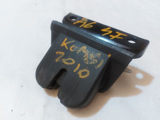 bontott AUDI A6 C6 Csomagtérajtó Zárszerkezet