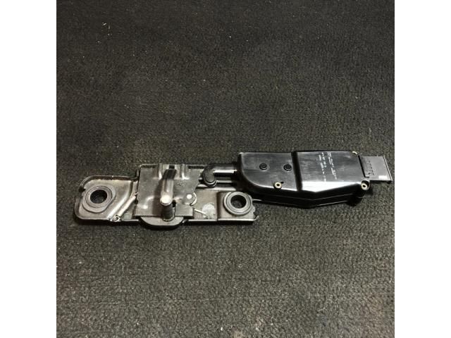 bontott AUDI A6 C6 Csomagtérajtó Zárszerkezet