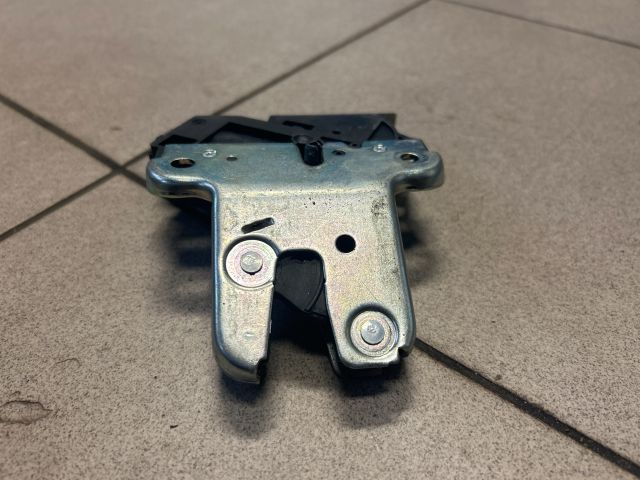 bontott AUDI A6 C6 Csomagtérajtó Zárszerkezet