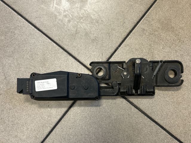 bontott AUDI A6 C6 Csomagtérajtó Zárszerkezet