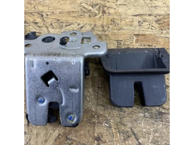 bontott AUDI A6 C6 Csomagtérajtó Zárszerkezet