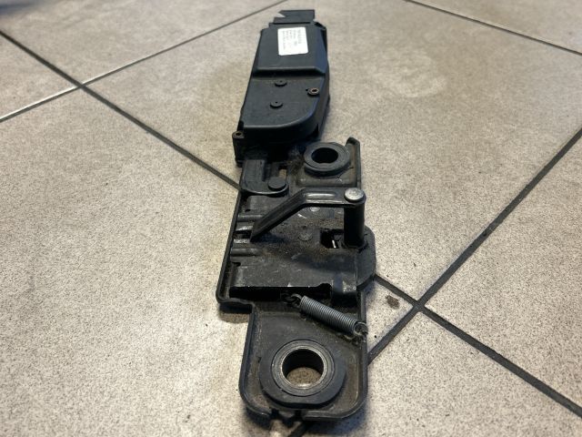 bontott AUDI A6 C6 Csomagtérajtó Zárszerkezet