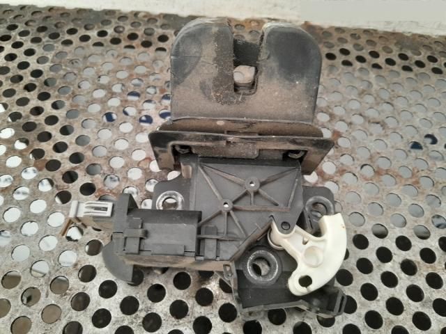 bontott AUDI A6 C6 Csomagtérajtó Zárszerkezet