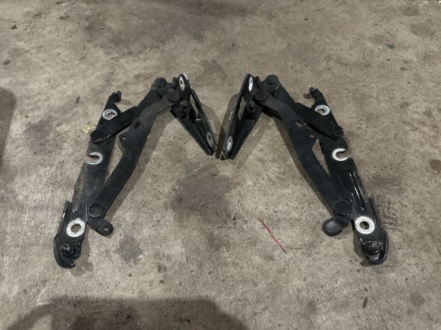 bontott AUDI A6 C6 Csomagtérajtó Zsanér