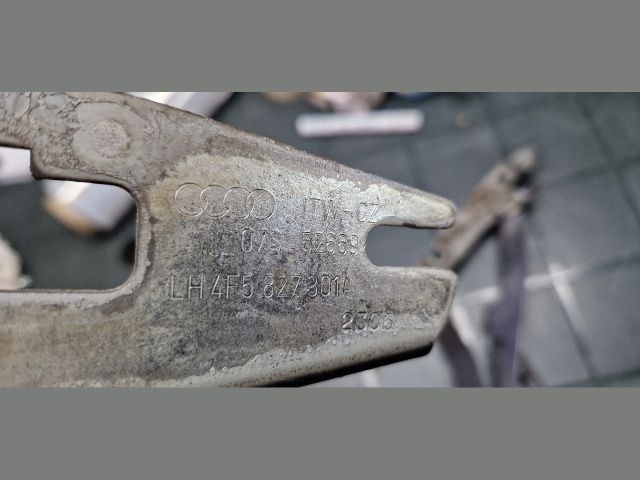 bontott AUDI A6 C6 Csomagtérajtó Zsanér