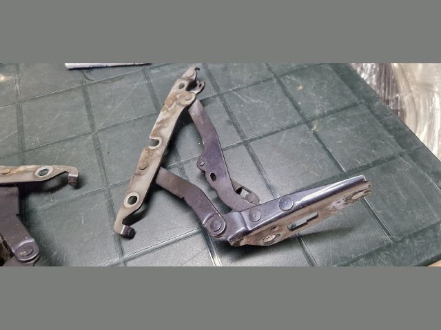 bontott AUDI A6 C6 Csomagtérajtó Zsanér