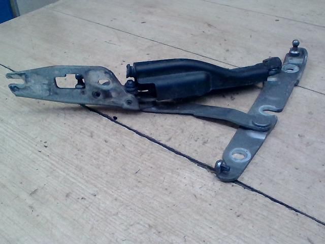 bontott AUDI A6 C6 Csomagtérajtó Zsanér