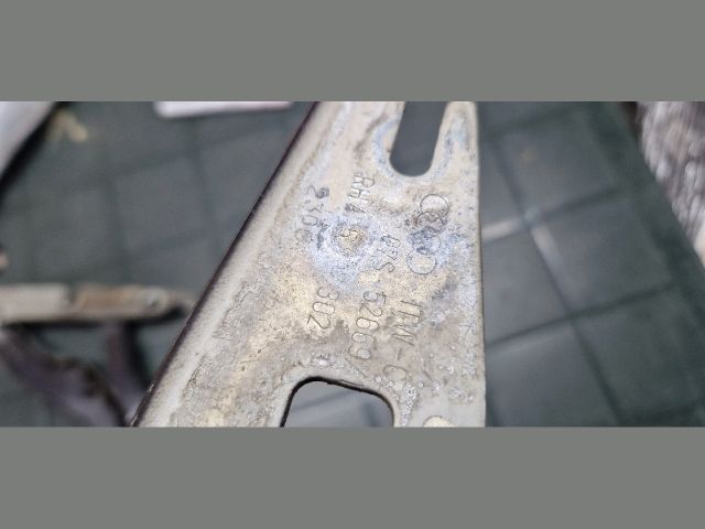 bontott AUDI A6 C6 Csomagtérajtó Zsanér