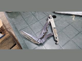 bontott AUDI A6 C6 Csomagtérajtó Zsanér