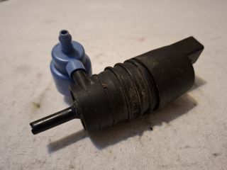 bontott AUDI A6 C6 Első Ablakmosó Szivattyú