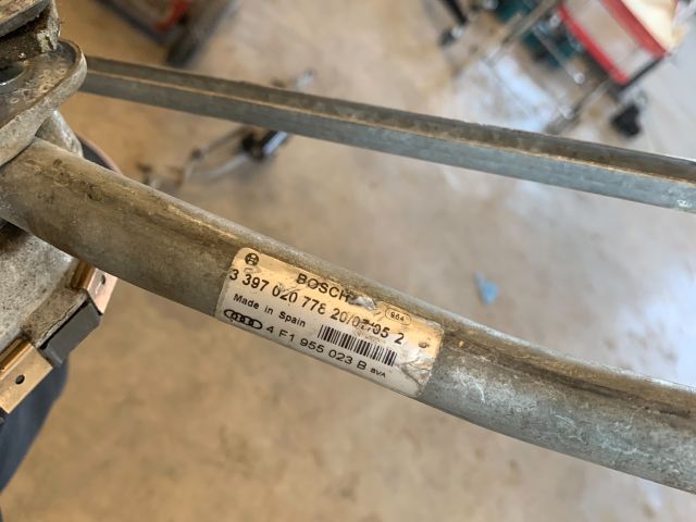 bontott AUDI A6 C6 Első Ablaktörlő Szerkezet Motorral