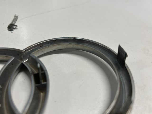 bontott AUDI A6 C6 Első Embléma