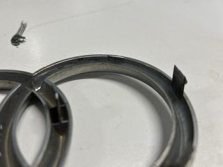 bontott AUDI A6 C6 Első Embléma