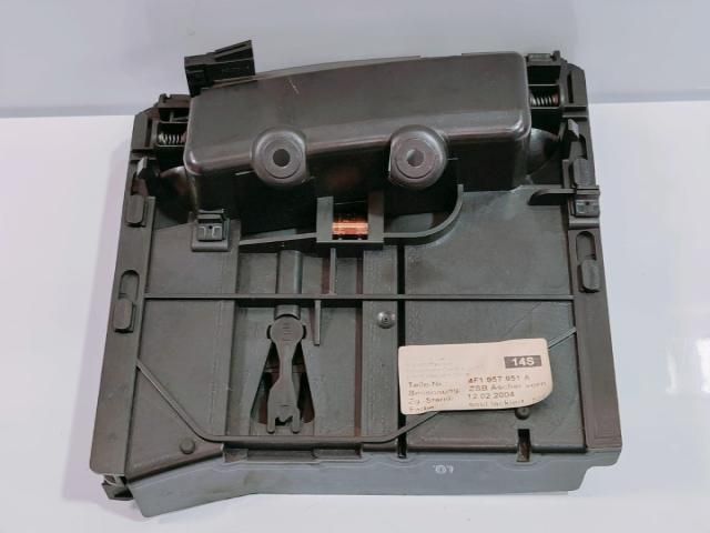 bontott AUDI A6 C6 Első Hamutartó