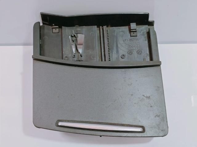 bontott AUDI A6 C6 Első Hamutartó