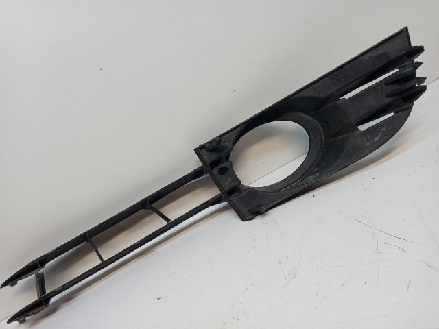 bontott AUDI A6 C6 Első Lökhárító Jobb Díszrács