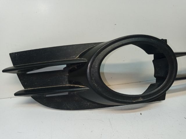 bontott AUDI A6 C6 Első Lökhárító Jobb Díszrács