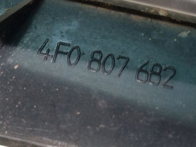 bontott AUDI A6 C6 Első Lökhárító Jobb Díszrács