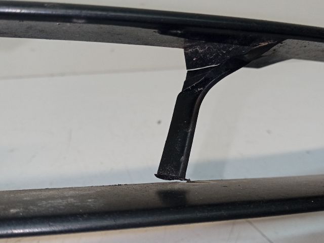 bontott AUDI A6 C6 Első Lökhárító Jobb Díszrács